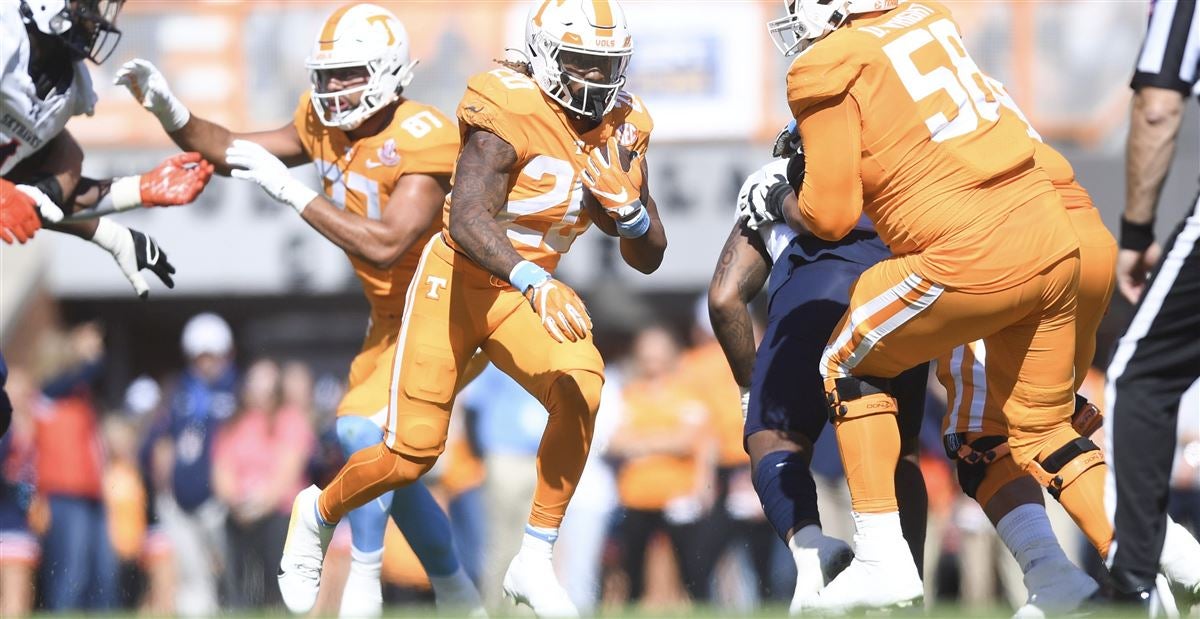 No. 3 Tennessee thumps UT Martin, 65-24