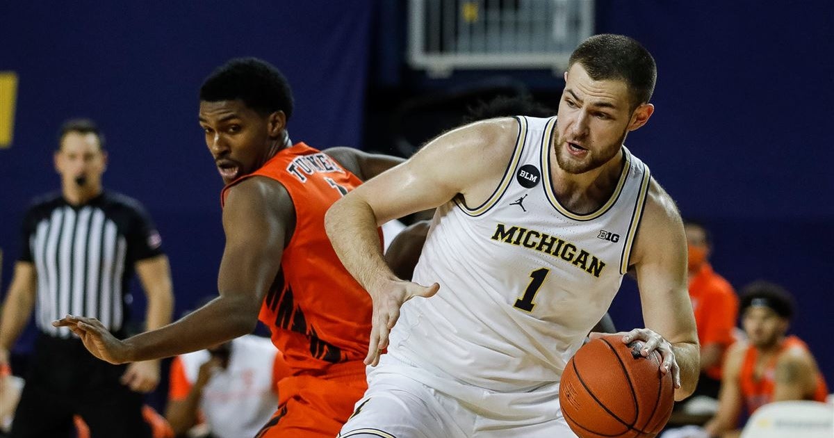 Michigan freshman Hunter Dickinson to make first career start