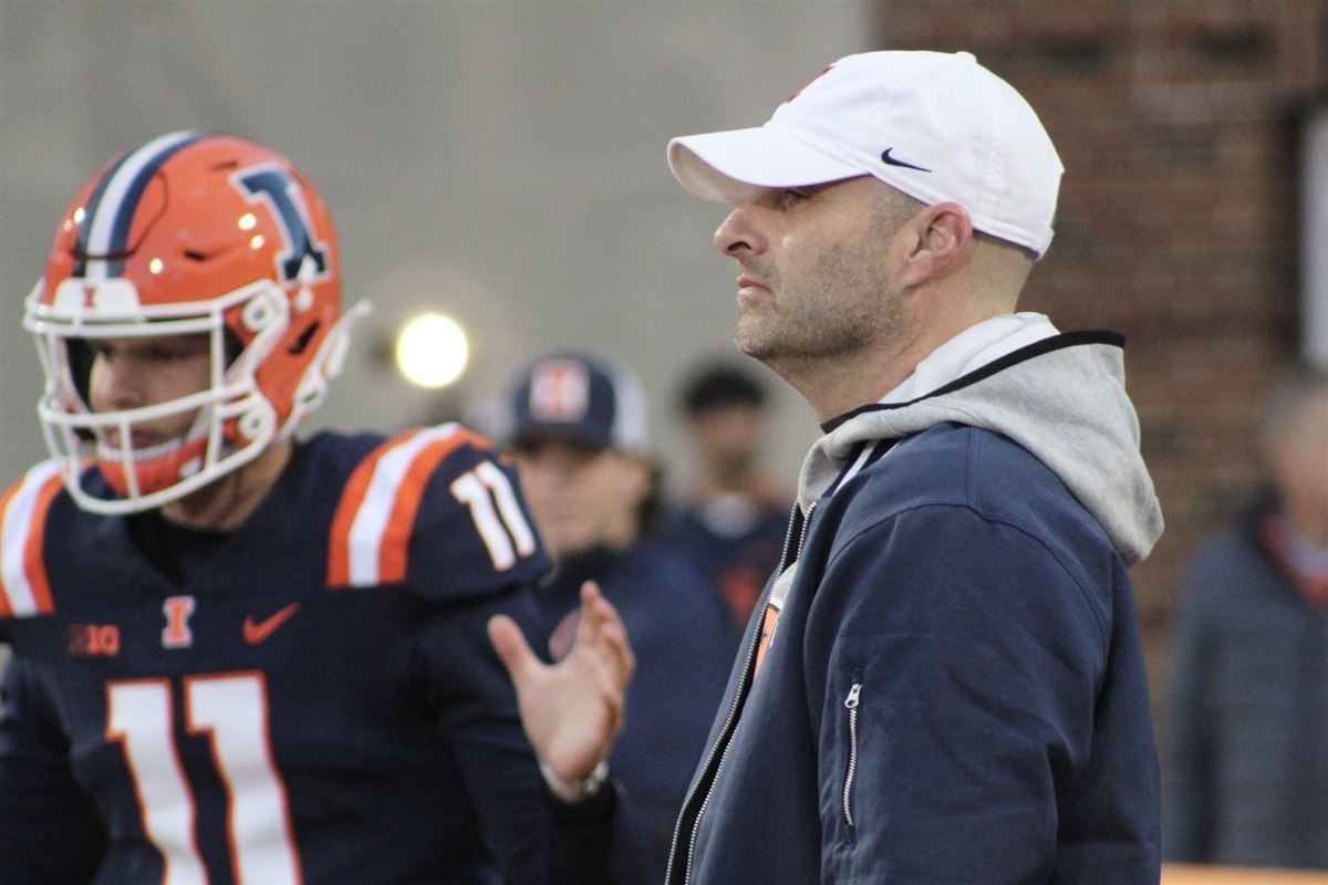 Illini Football  Dezmond Schuster Signs 