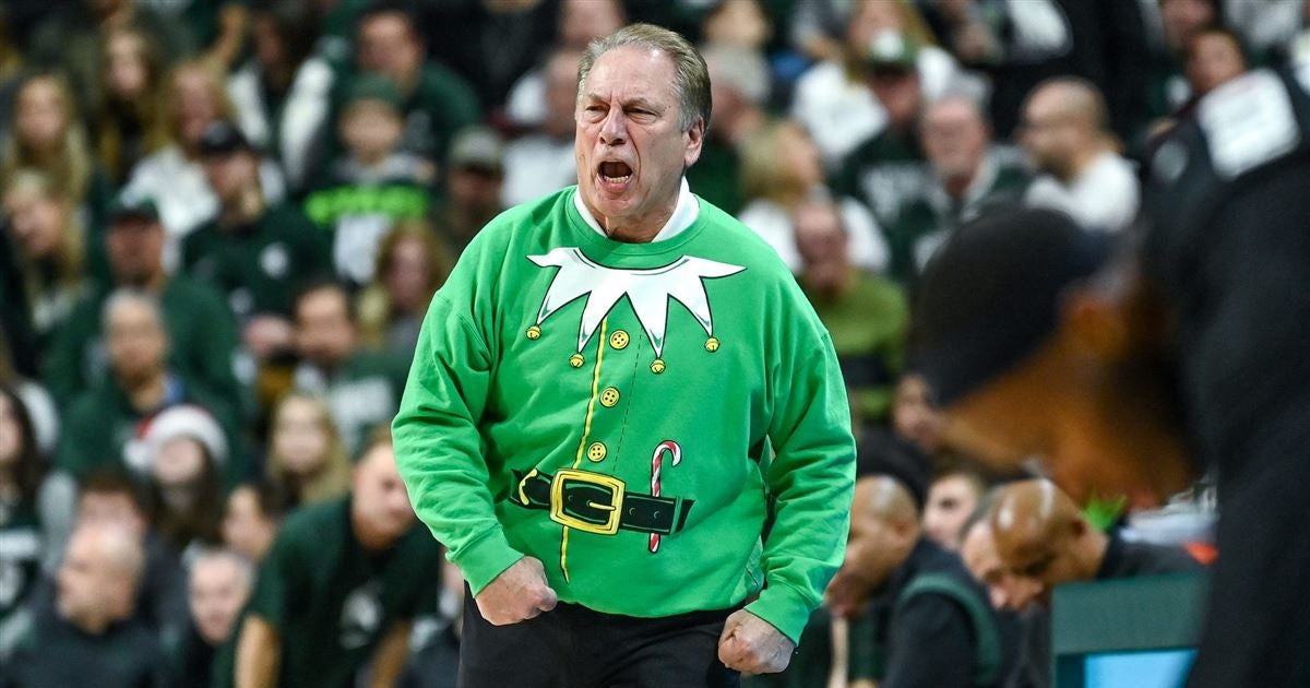 LOOK Tom Izzo coaches in green 'Elf' sweatshirt during Oakland game