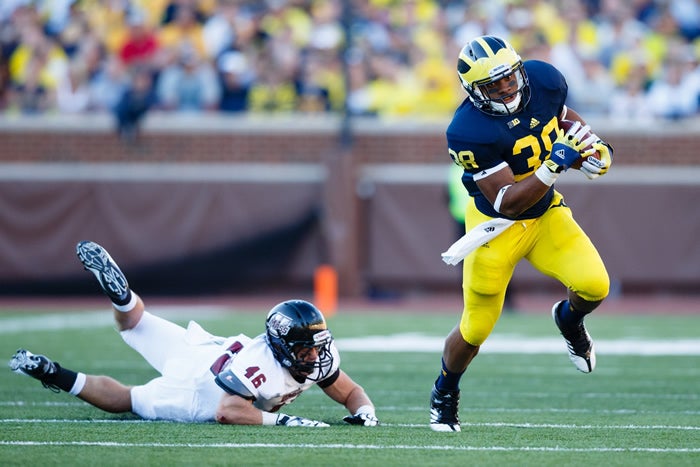 Michigan's Thomas Rawls breaks out, batters Lions