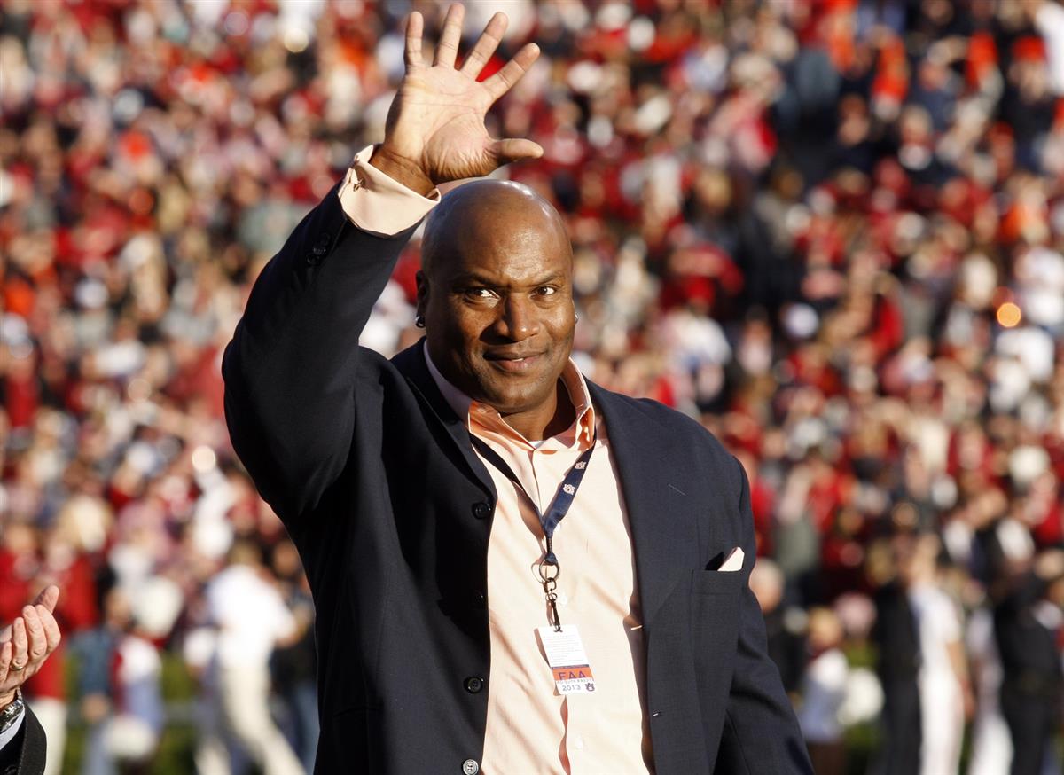 Bo Jackson: 'I'd be averaging 350, 400 yards a game' 