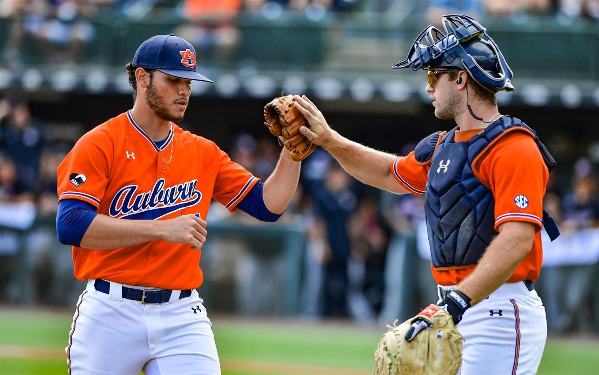 Auburn hires Tim Hudson as pitching coach