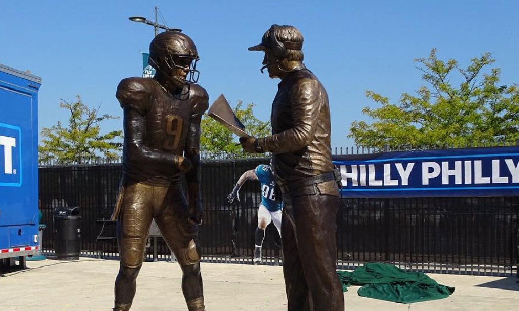 Bud Light unveils 'Philly Special' Eagles statue