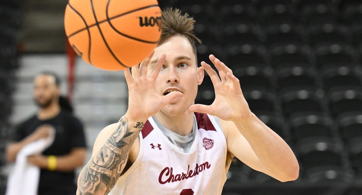 Charleston guard Reyne Smith to transfer to Louisville