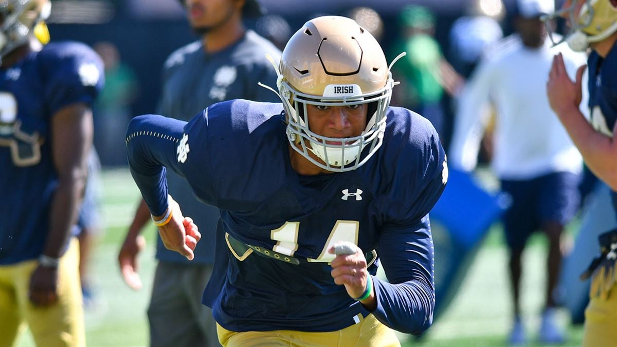 Notre Dame TE Cole Kmet Breaks Collarbone In Practice //