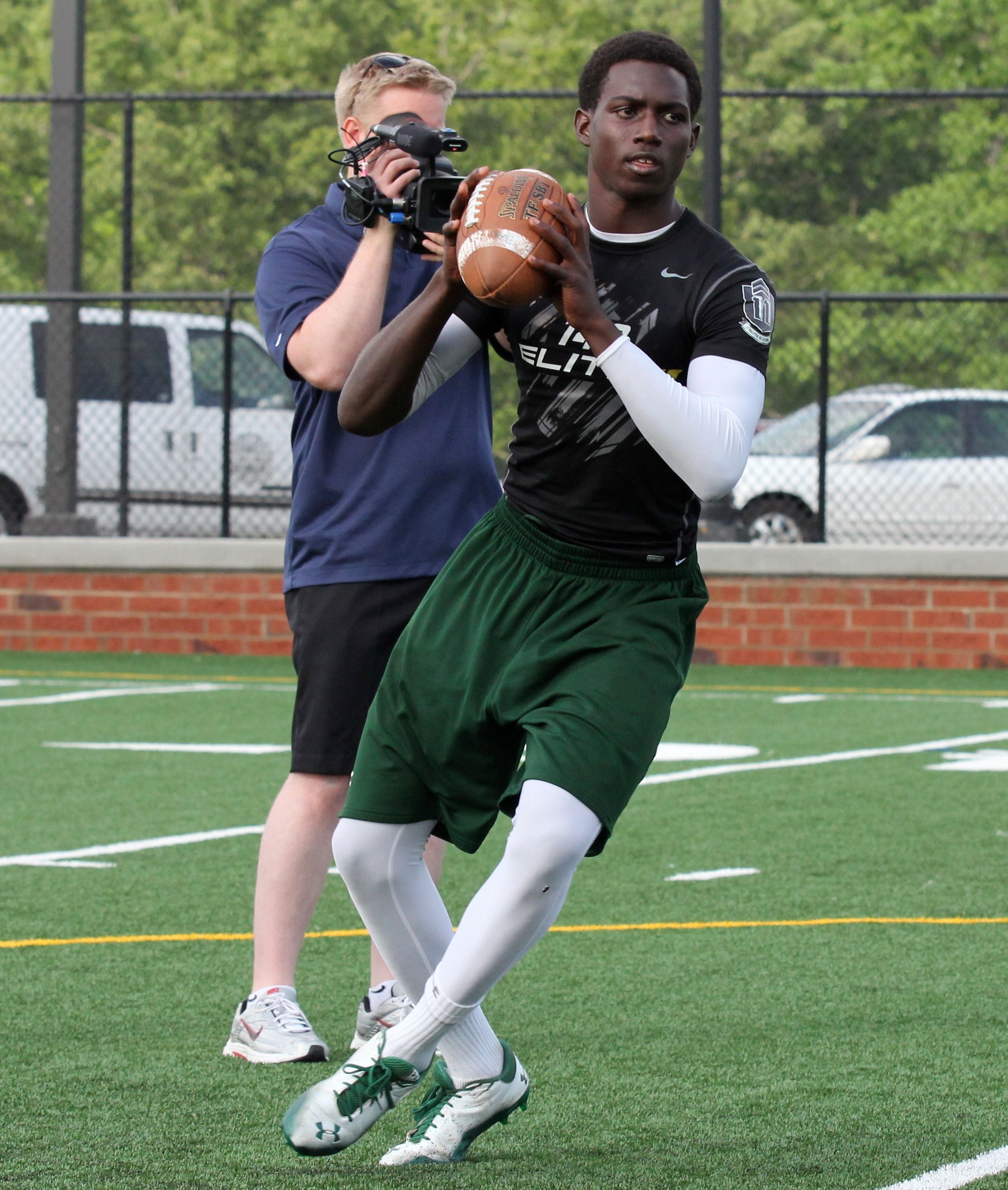 Gridiron+Glory%3A+Young+Star+Emerges+as+Elite+Quarterback