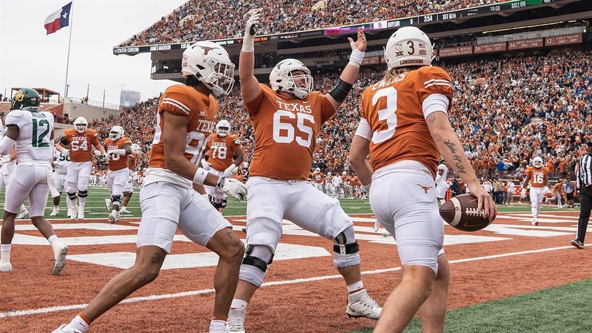 The spotlight in the Alabama-Texas game will be squarely on the 2 QBs,  Quinn Ewers and Jalen Milroe