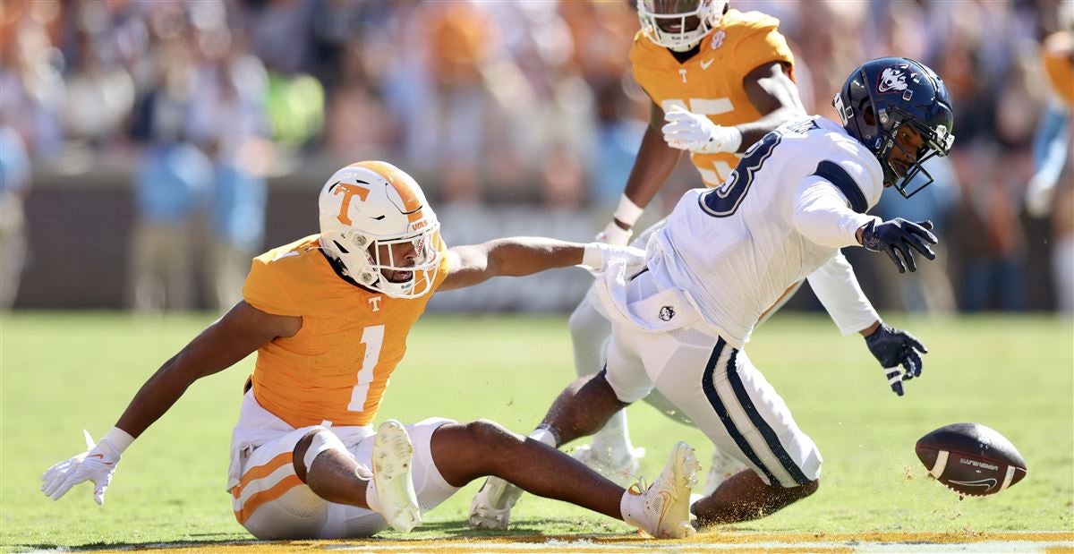 Tennessee Moves Up In New College Football Playoff Rankings