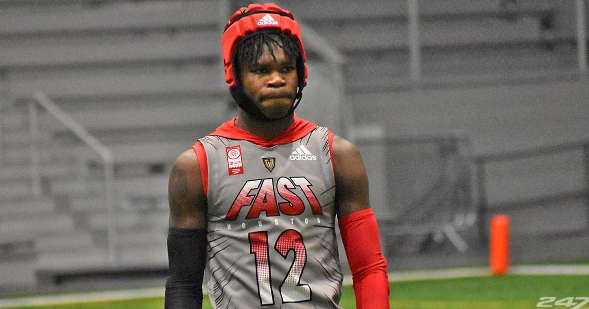 Favored iowa repeats as ncaa wrestling champ Travis Hunter gets his fifth star