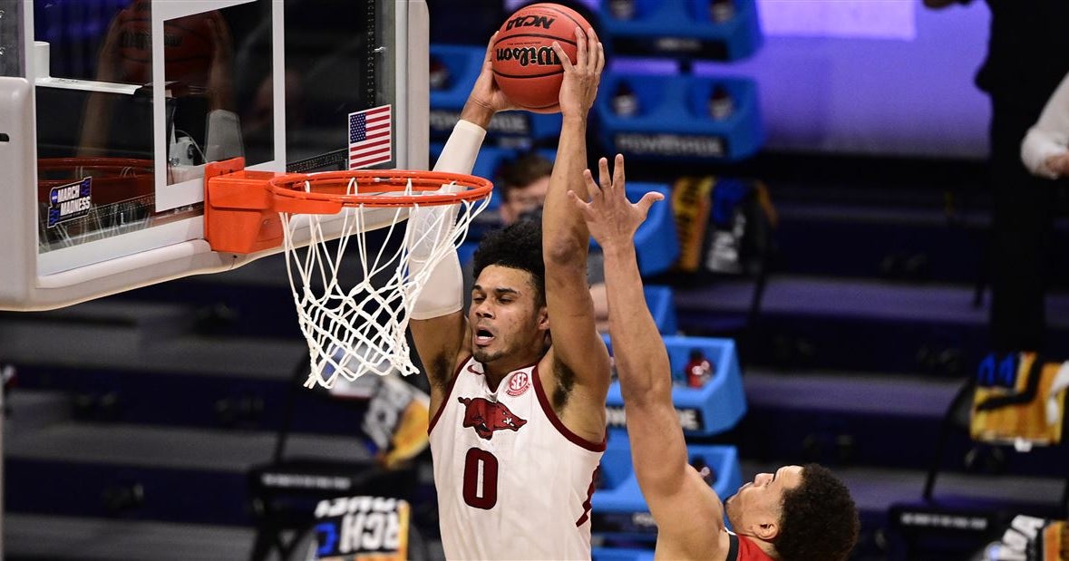 Arkansas beats Texas Tech, 68-66, advances to Sweet 16