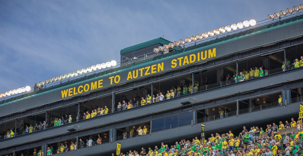 Bo Nix leads Oregon with 81-7 victory over Portland State