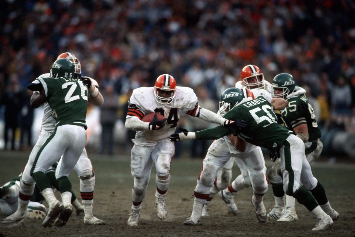 Kick returner Gerald McNeil of the Cleveland Browns races upfield News  Photo - Getty Images