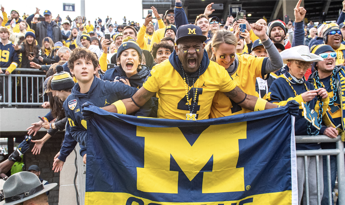 College football rankings: Michigan, Ohio State swap spots in