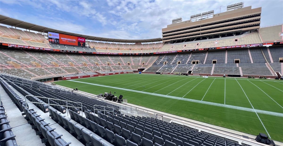 can you bring blankets into neyland stadium