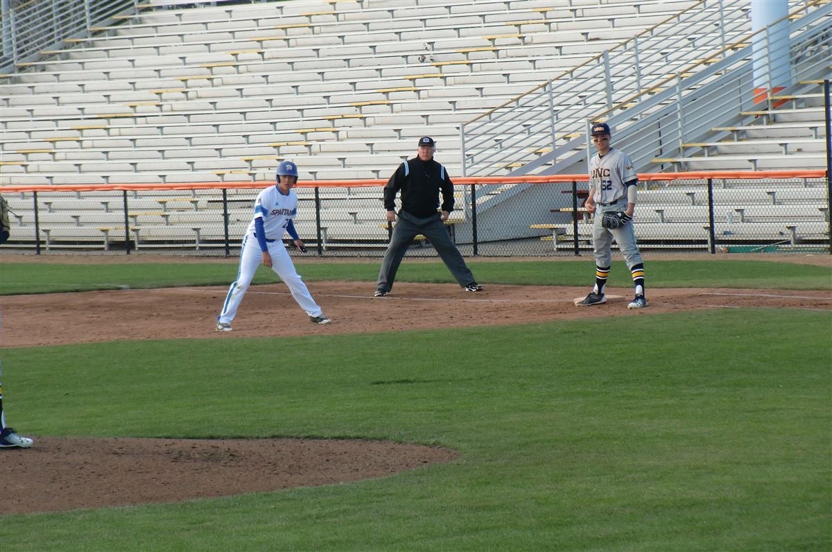 Photo Essay: Nebraska Baseball beats Northern Colorado in Home