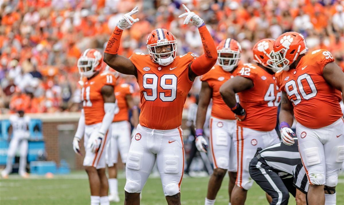 PFF on Twitter: Clelin Ferrell's 89.7 pass-rush grade capped a three-year  rise at Clemson last season – and he heads to Oakland to join the Raiders!  #NFLDraft  / Twitter