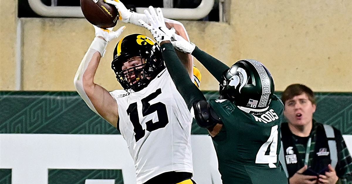 Pro Football Focus Grades, Snap Counts, and Analysis from Iowa's 3220