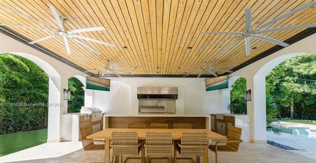 11070205.jpeg?fit=bounds&crop=620:320,of