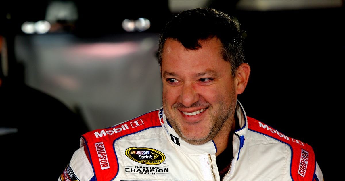 Tony Stewart announces engagement to girlfriend Leah Pruett