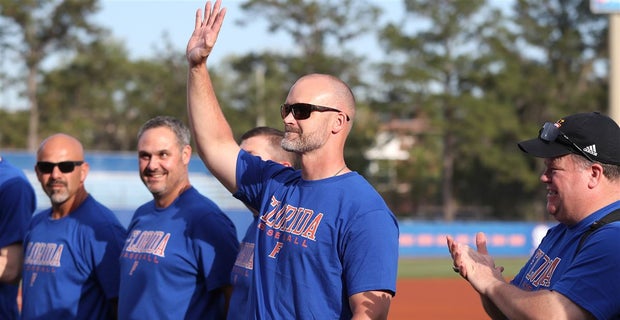 Cubs hire David Ross as manager
