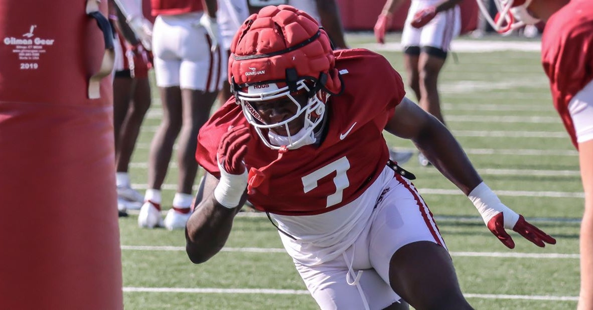 Bradley Shaw anchors Arkansas transfer-heavy linebacker rebuild