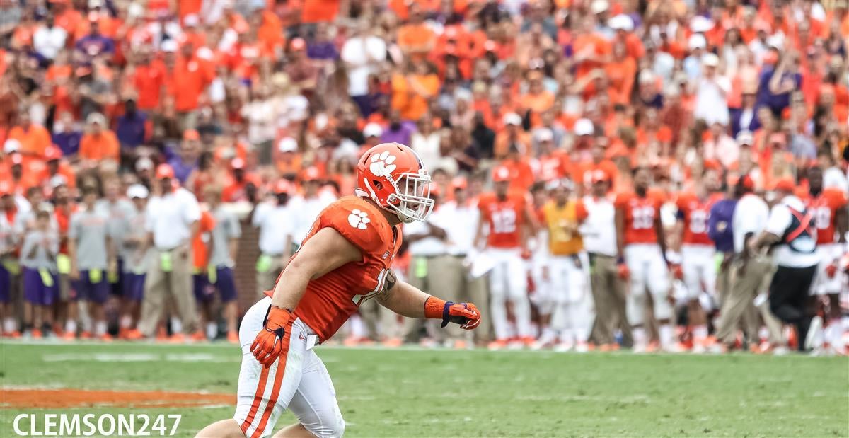 Clemson lineman Ryan Norton benched 640 lbs 