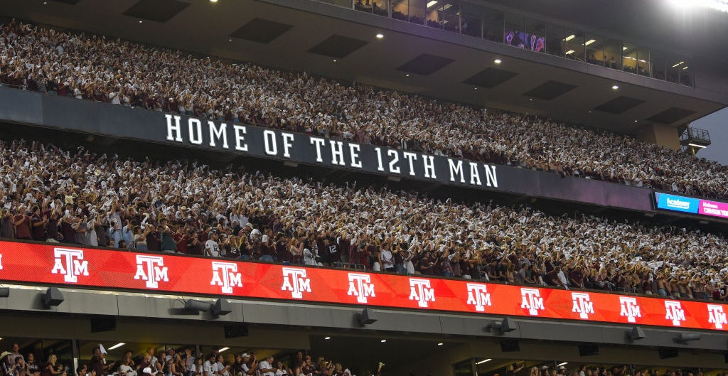 College football Top 10 teams by average home game attendance during 2021 season