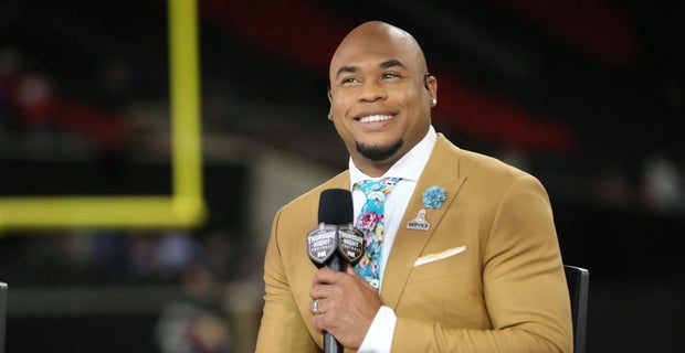 Steve Smith Sr. joins the Ravens band during timeout break