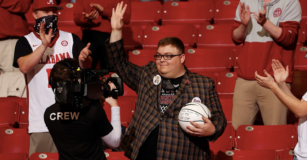 Late Alabama superfan Luke Ratliff memorialized at Coleman Coliseum