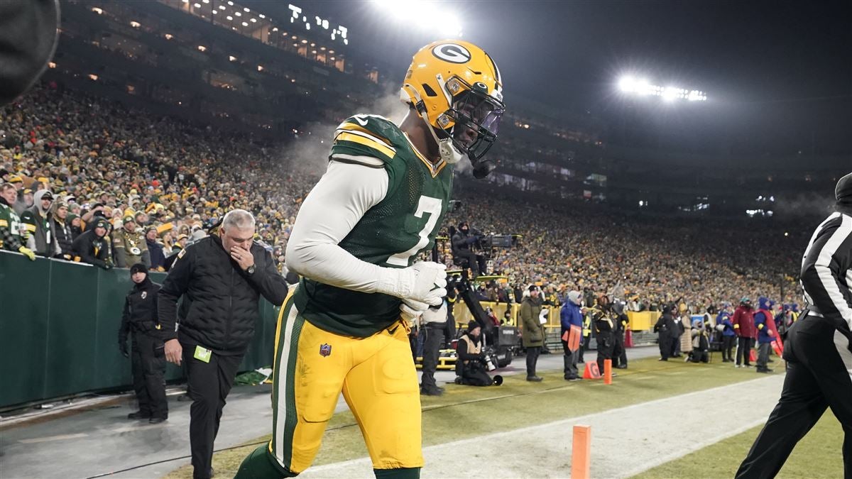 Packers' Quay Walker apologizes for shoving Lions trainer during