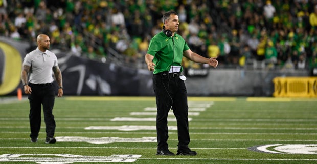 Mario Cristobal provides explanation for heated exchange with Kris Hutson