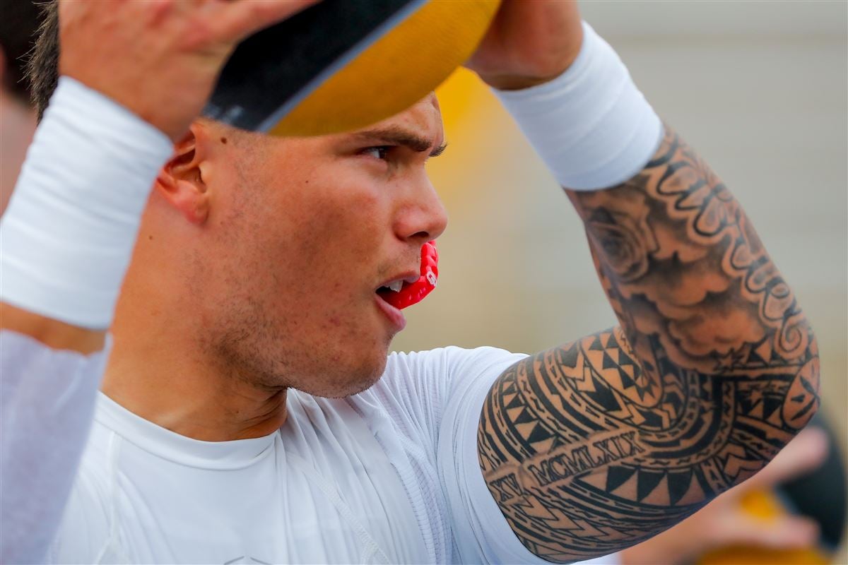 Glitter Tattoo 4-Pack - Sioux Shop at Ralph Engelstad Arena, image size:1200x800