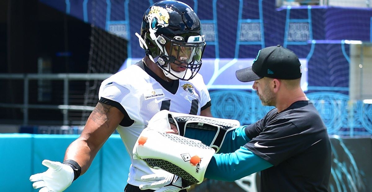 Former Georgia DE Travon Walker on relationship with Jags teammate Josh  Allen