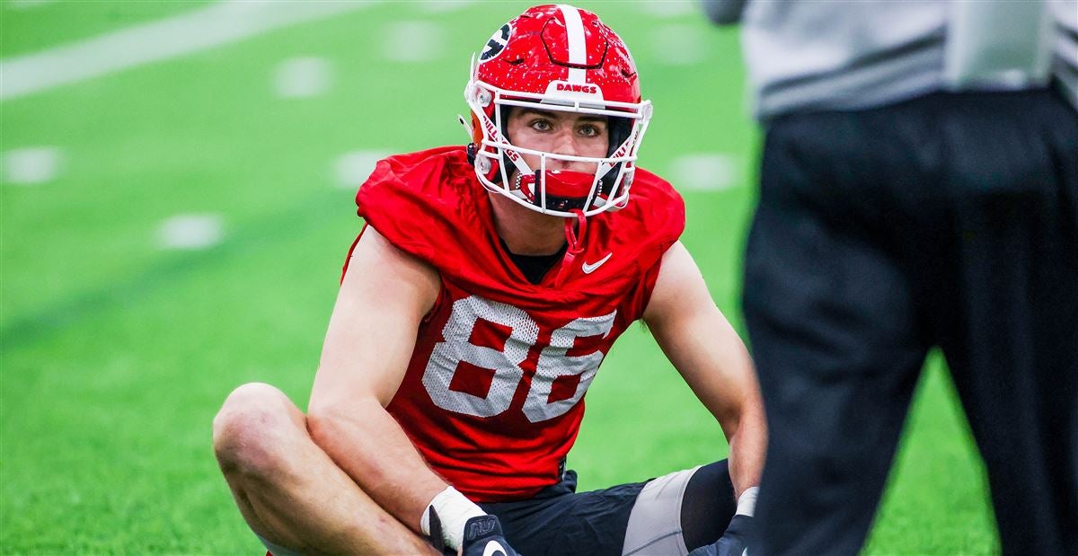 Atlanta Falcons tight end John FitzPatrick (87) warms up before a