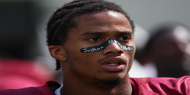 Which Alabama players received the most 2025 preseason award recognition?