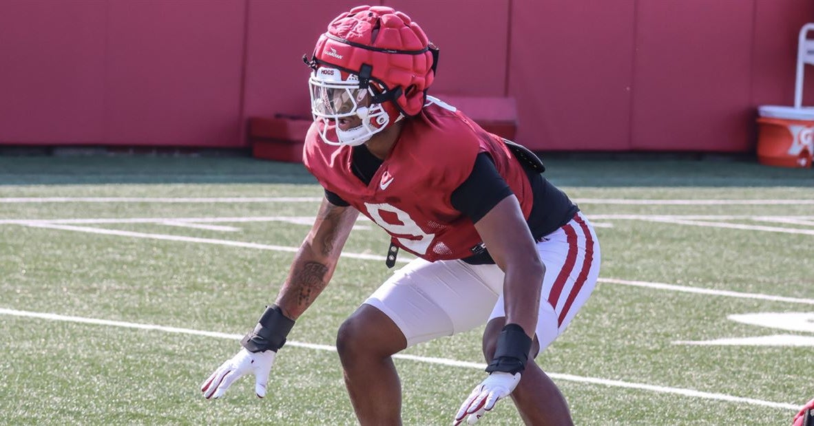 Arkansas edge rusher Charlie Collins announces return