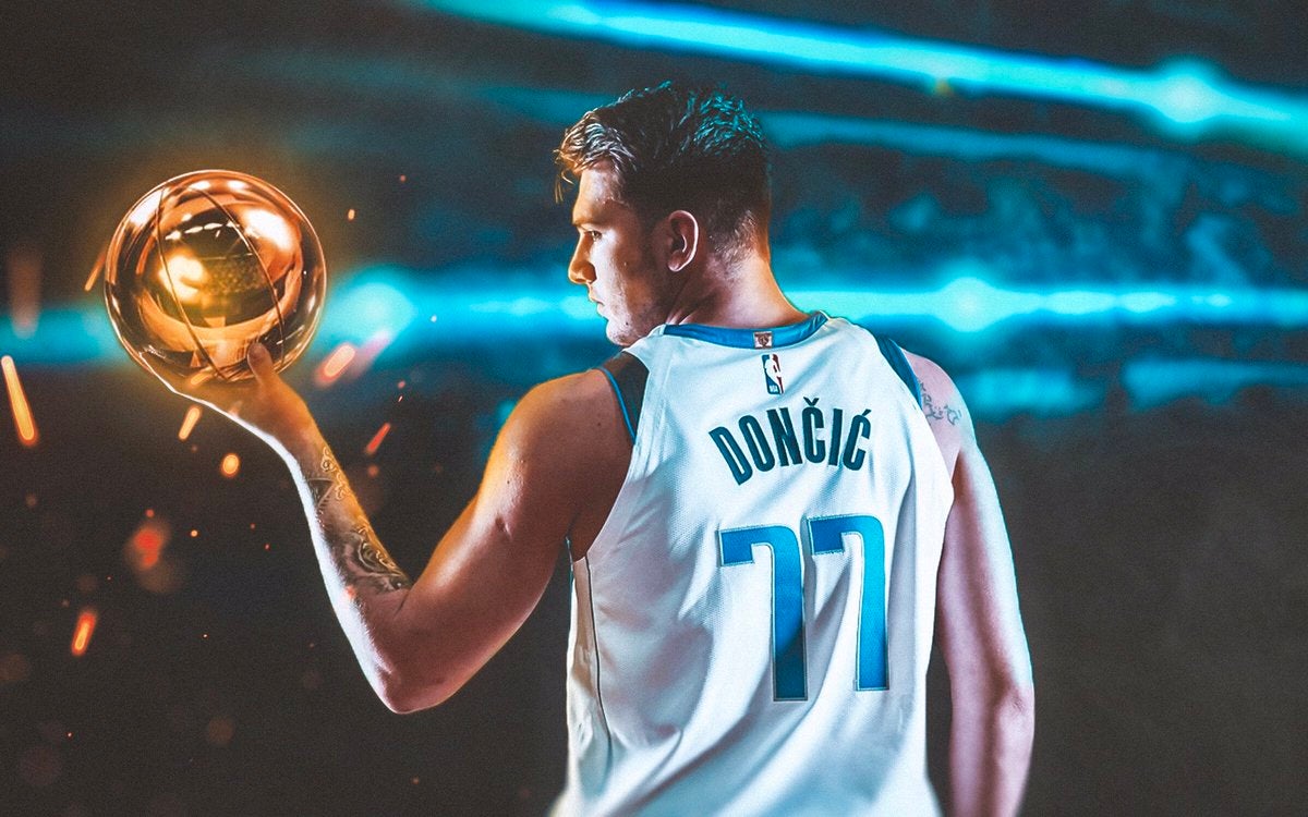 Mavs rookie Luka Doncic gives young fan his jersey after running