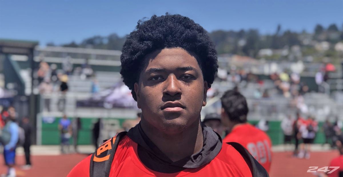 DL Ricky Correia planning a couple of Pac-12 trips