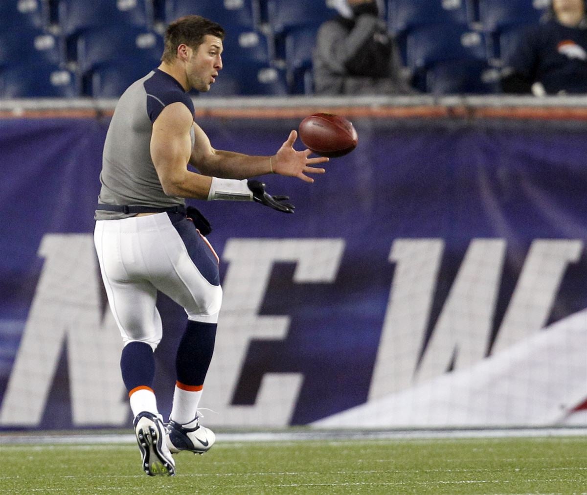 Jaguars signed TE Tim Tebow for one-year, minimum $920K deal