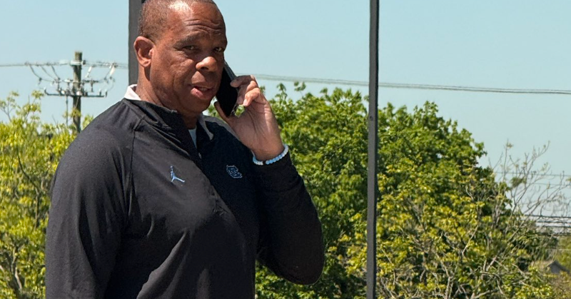 Hubert Davis Spotted on Basketball Recruiting Trip in Lexington, Kentucky Hubert Davis Spotted on Basketball Recruiting Trip in Lexington, Kentucky