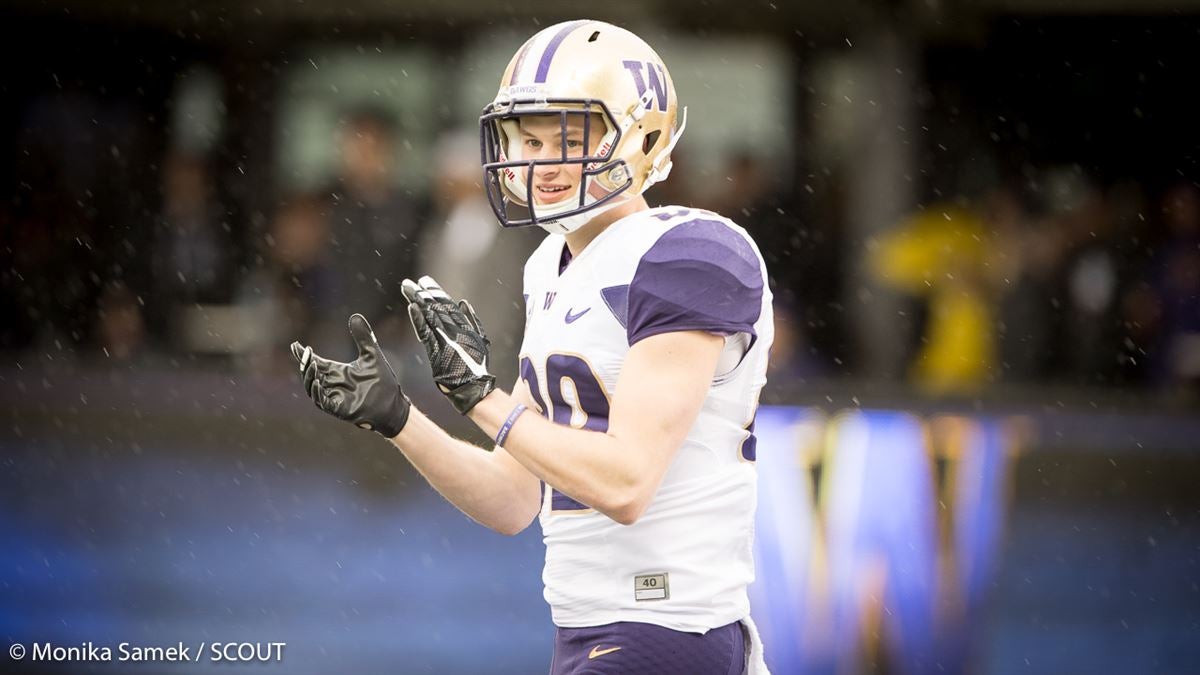 Salute to the Washington Huskies Football Senior Class