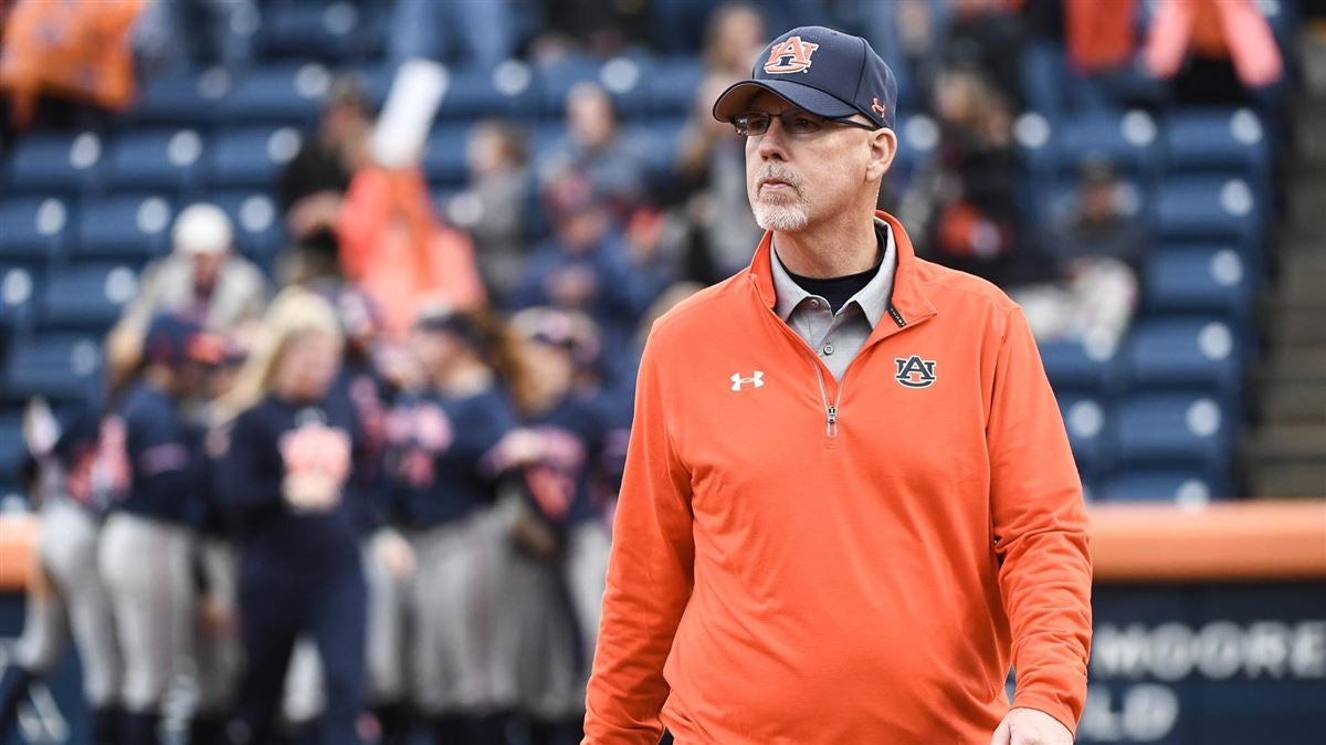 Auburn University Softball Coach: A Comprehensive Overview