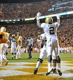 Football v. Auburn - Zac Stacy, Zac Stacy (2) is celebrated…