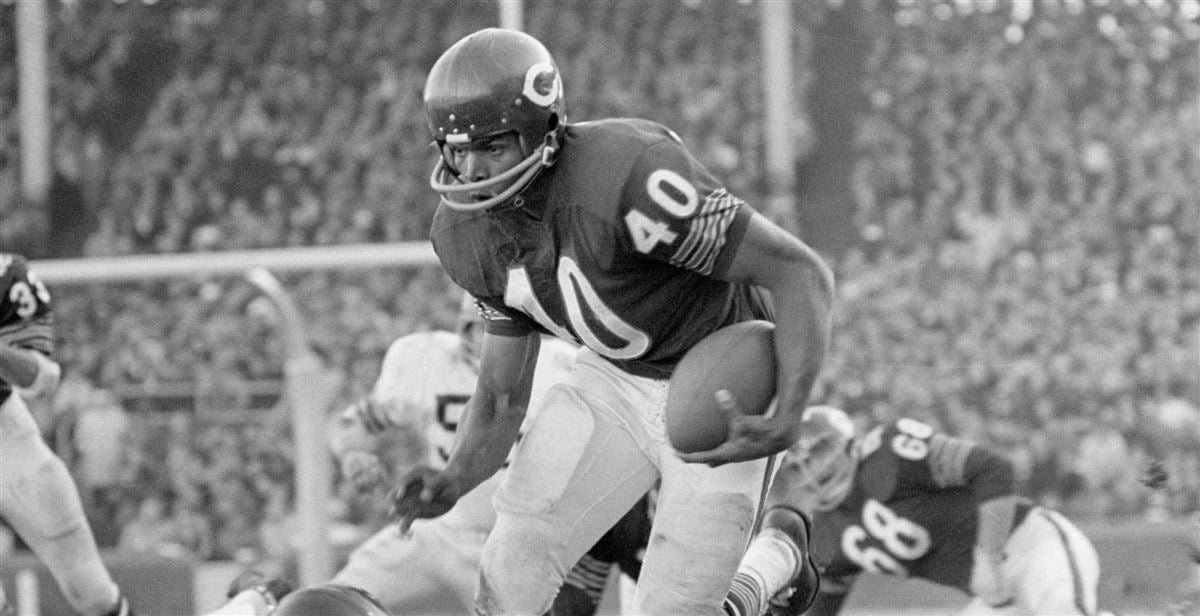 Hall of Fame RB Gale Sayers dies at 77