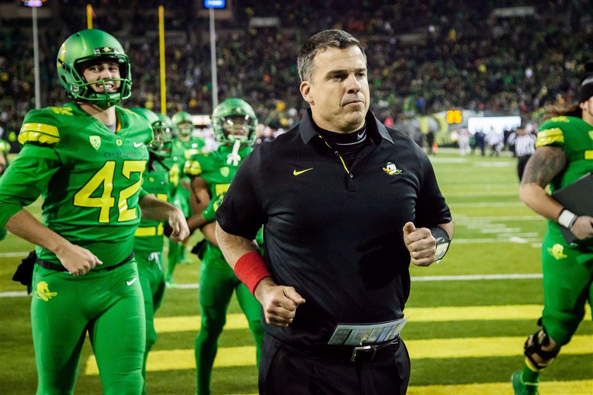 Recruiting: Oregon Ducks officially begin recruiting dozens of