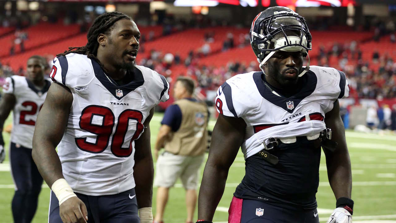 Jadeveon Clowney looks like a child wearing Vince Wilfork's jersey