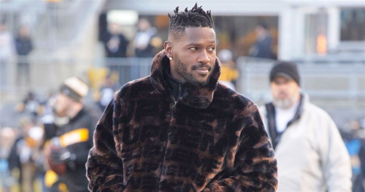 Antonio Brown shows lack of class again by trolling Tom Brady with social  media post - Mirror Online