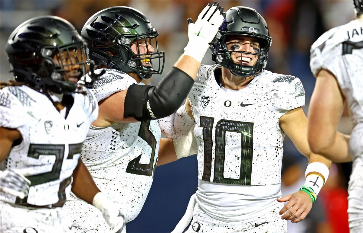 Bo Nix Exits Oregon vs. Washington Thriller With Injury Late In Fourth  Quarter - The Spun: What's Trending In The Sports World Today