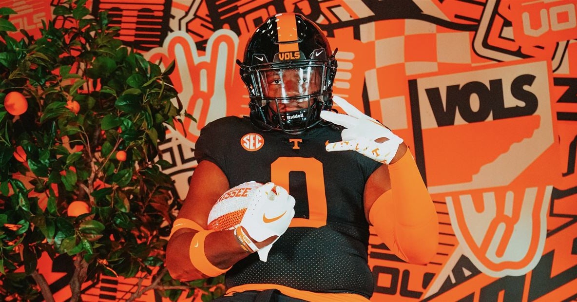 Late-rising D-lineman commits to Vols, 'loved the environment' at Tennessee